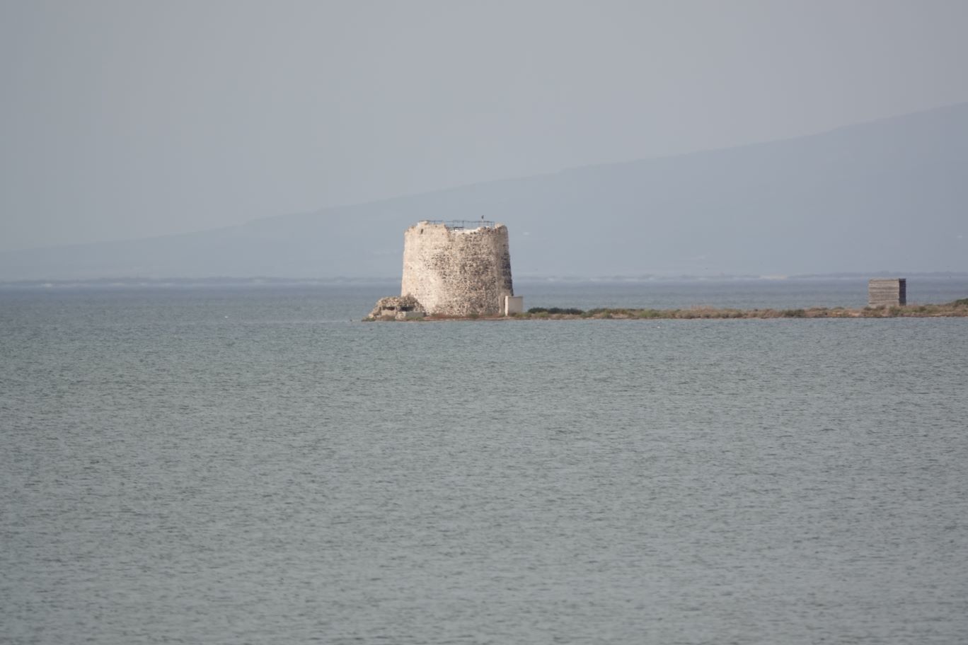 Auf dem Weg die Salsiccia zu besorgen. Rot gehabt vor Marceddi. 1000 Meter von Ampel zu Ampel es sind